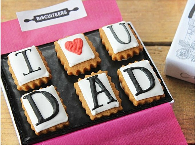 corporate_style_story_father's_day_biscuiteers_i_love_you_dad_1