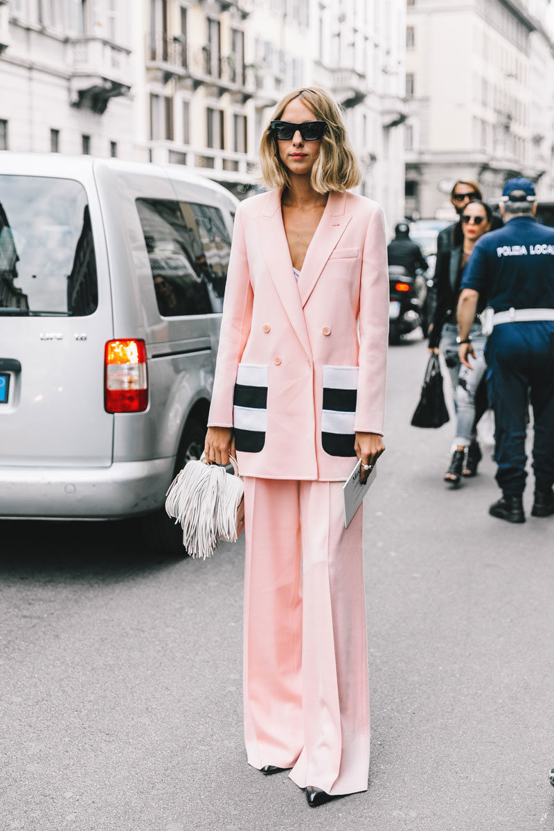 How-to-wear-a-double-breasted-blazer-corporate-style-story-milan-fahion-week-fendi-prada-pink