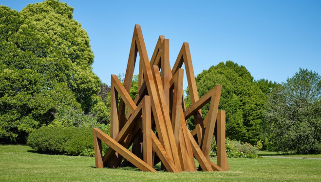 things-to-do-in-london-this-weekend-frieze-sculpture-Bernar-Venet-corporate-style-story