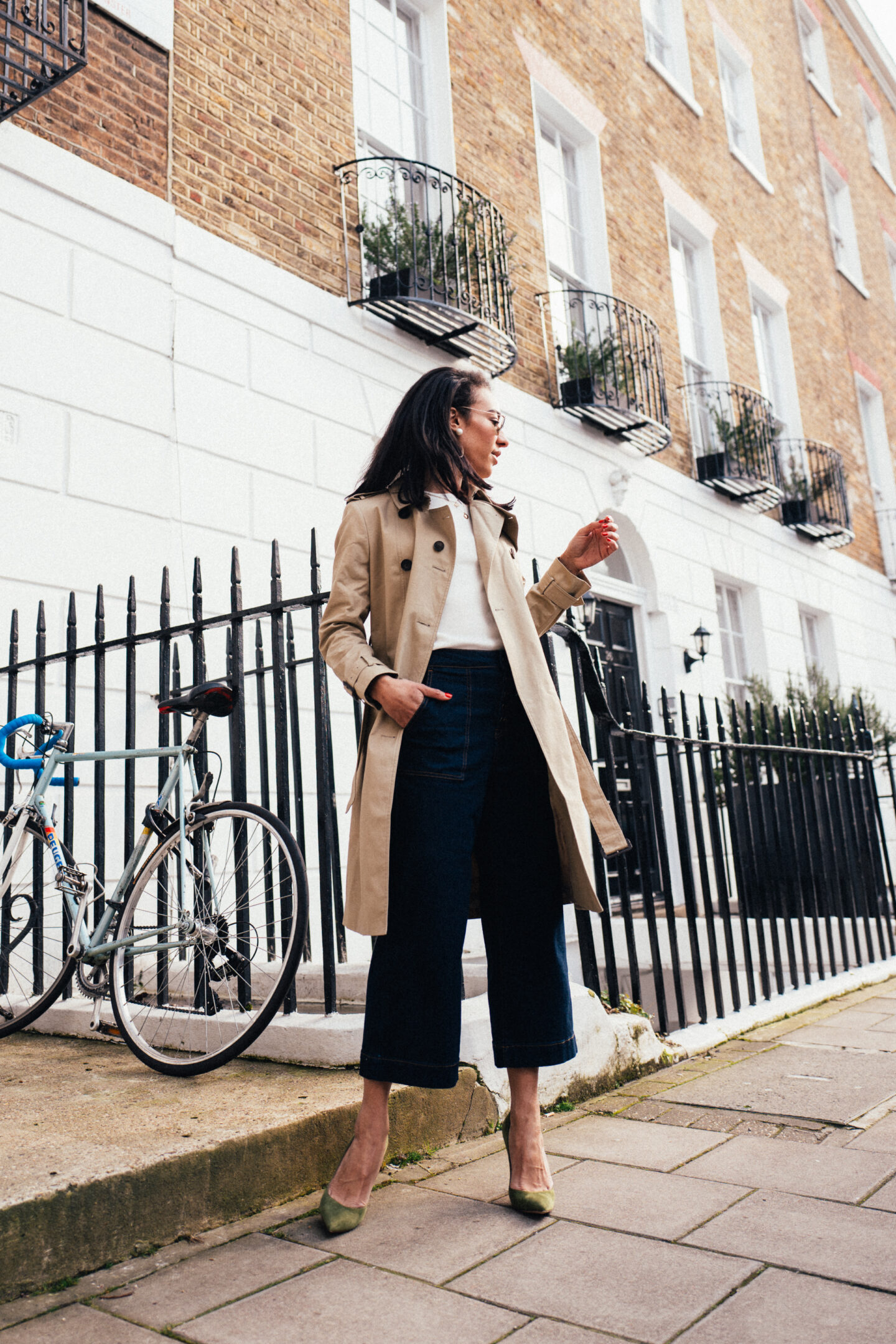 Corporate-Style-Story-Woman-Trench-Coat-Style-London-Street-Style-How-She-Does-It